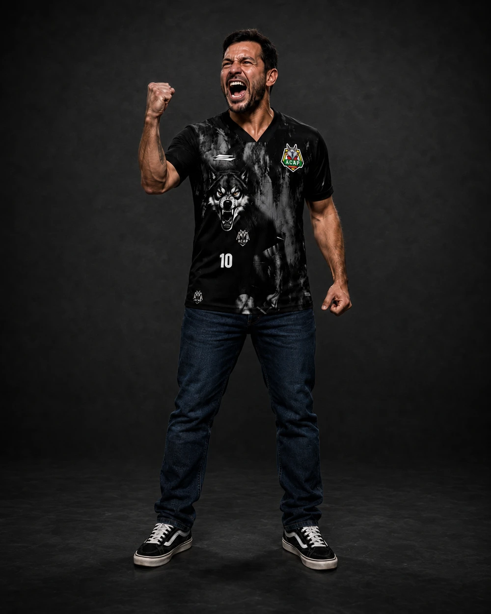 Torcedor da ACAP Futsal vestindo a camisa de torcida